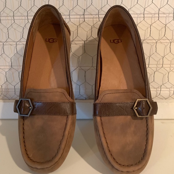 UGG Shoes - Ugg Australia Gwynith Leather Slip Ons New UGG Shoes - Ugg Australia Gwynith Leather Slip Ons New